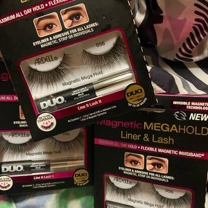 Lashes come with glue , need to come to me I’m located York pa